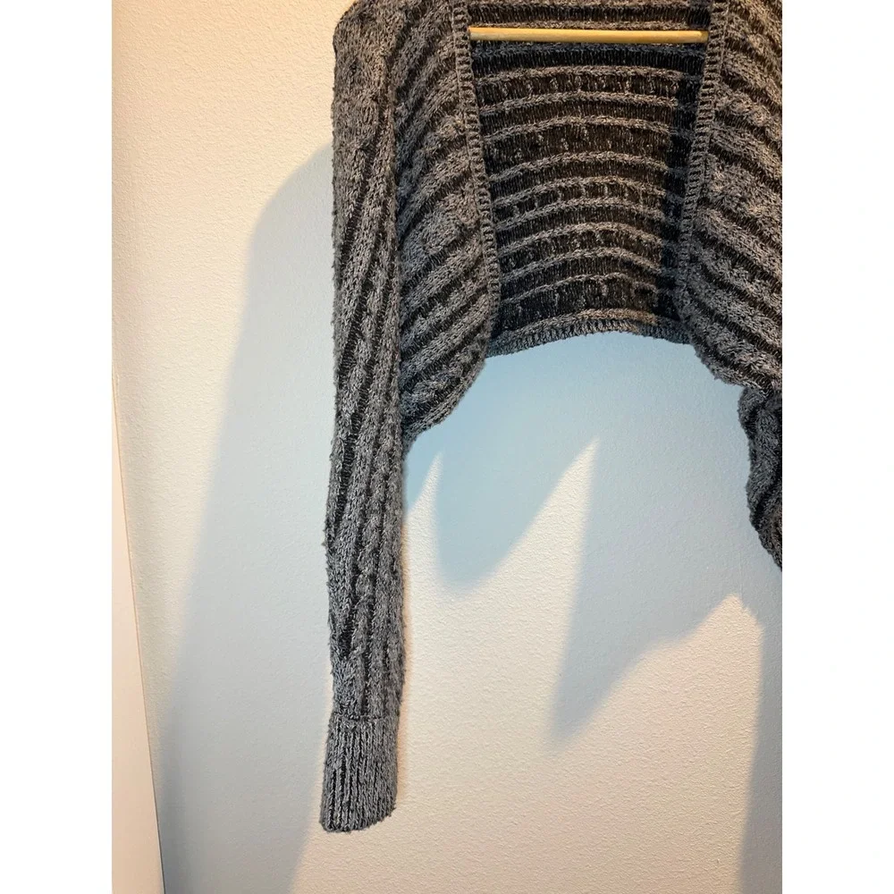 N/A cropped shrug